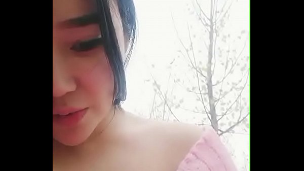 Em gái xinh đẹp thủ dâm ngoài trời ngon vãi